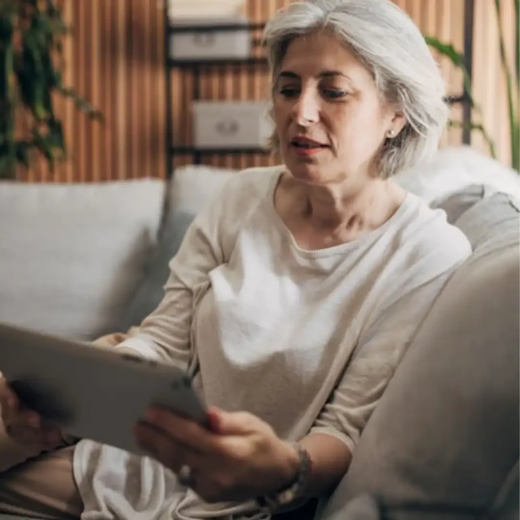 Blue light blocking strategies using amber glasses for evening screen time